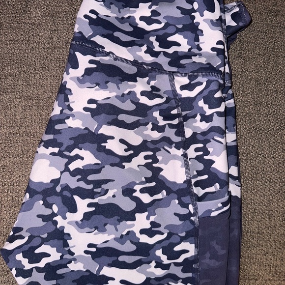 Fabletics Powerhold Blue Camo Large/Tall - Picture 9 of 9
